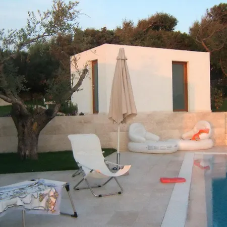 Villa Sleeps 4 Pool Air Con Wifi *